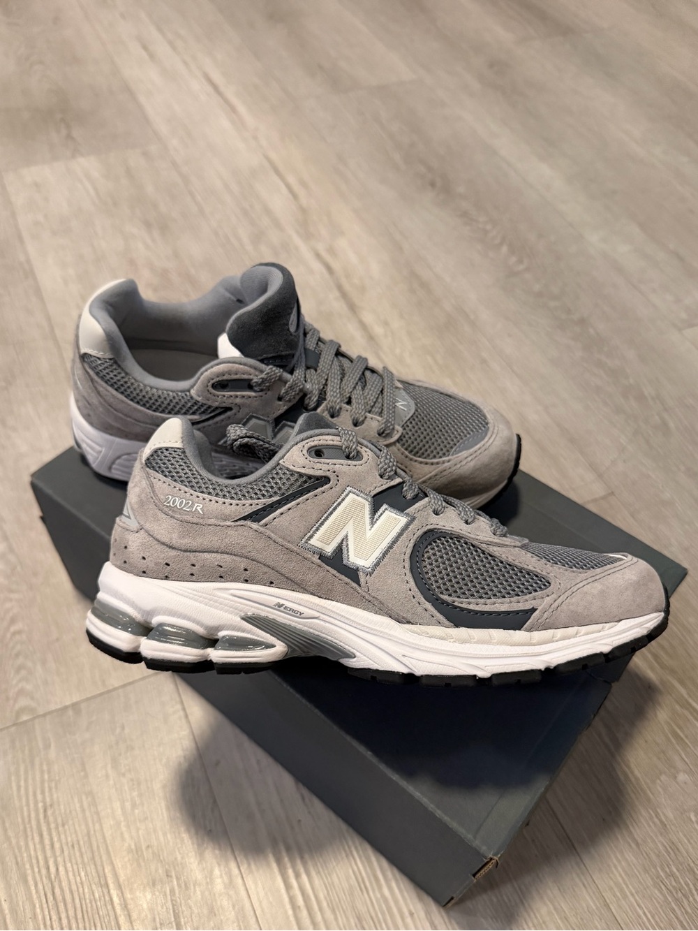 New balance 2002r